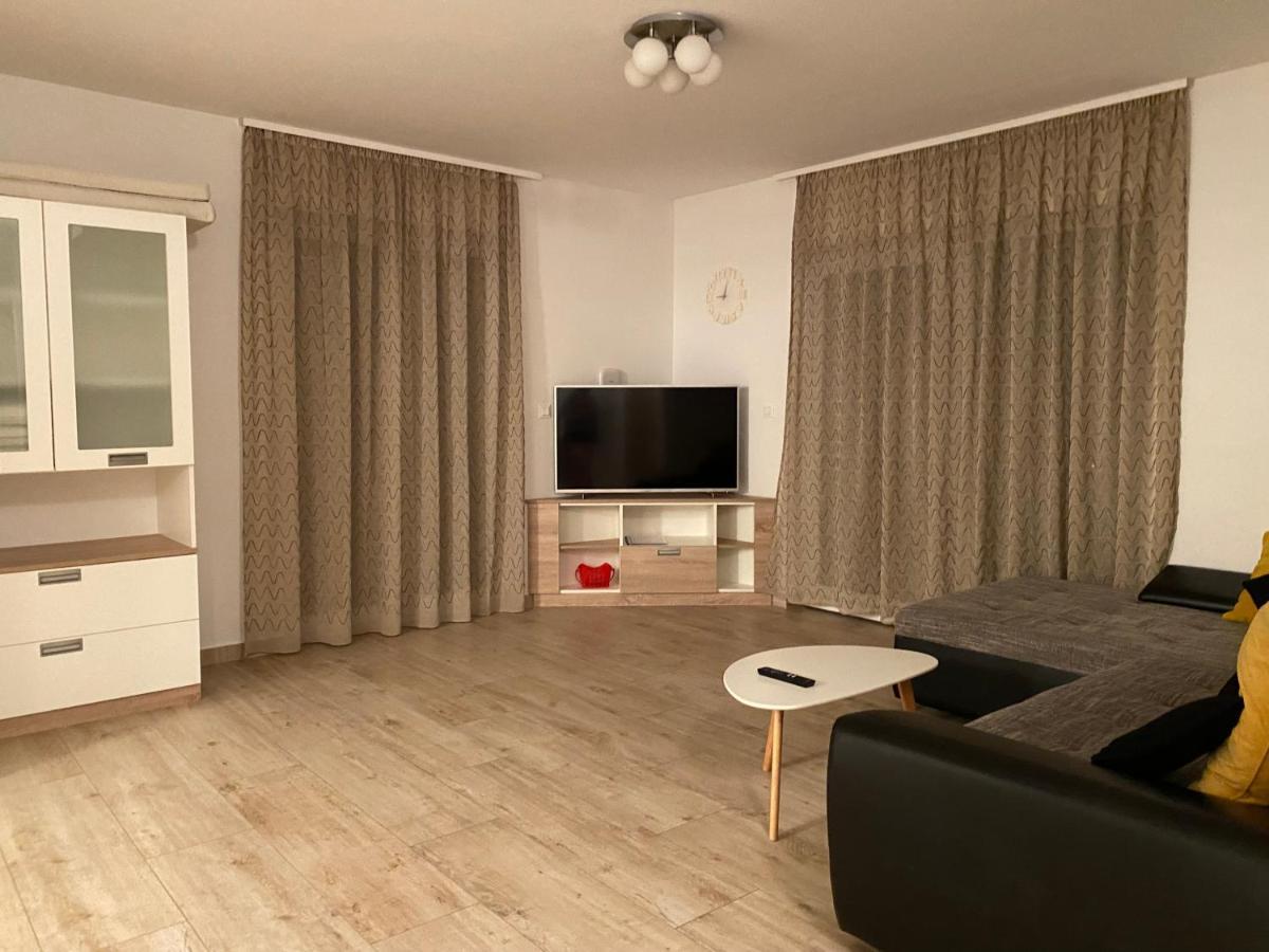 Apartments Carpe Diem Примоштен Екстер'єр фото