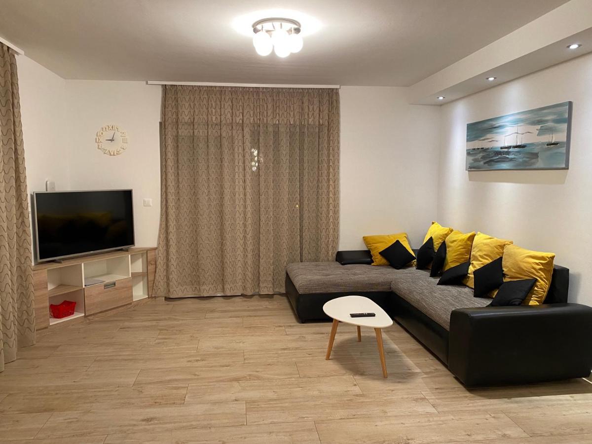 Apartments Carpe Diem Примоштен Екстер'єр фото
