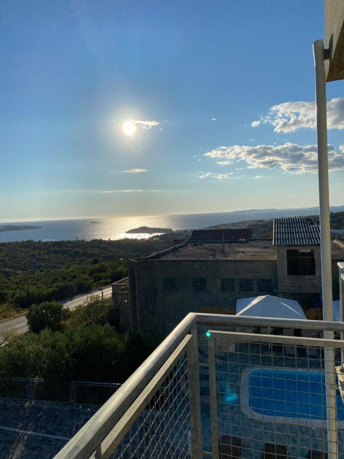 Apartments Carpe Diem Примоштен Екстер'єр фото