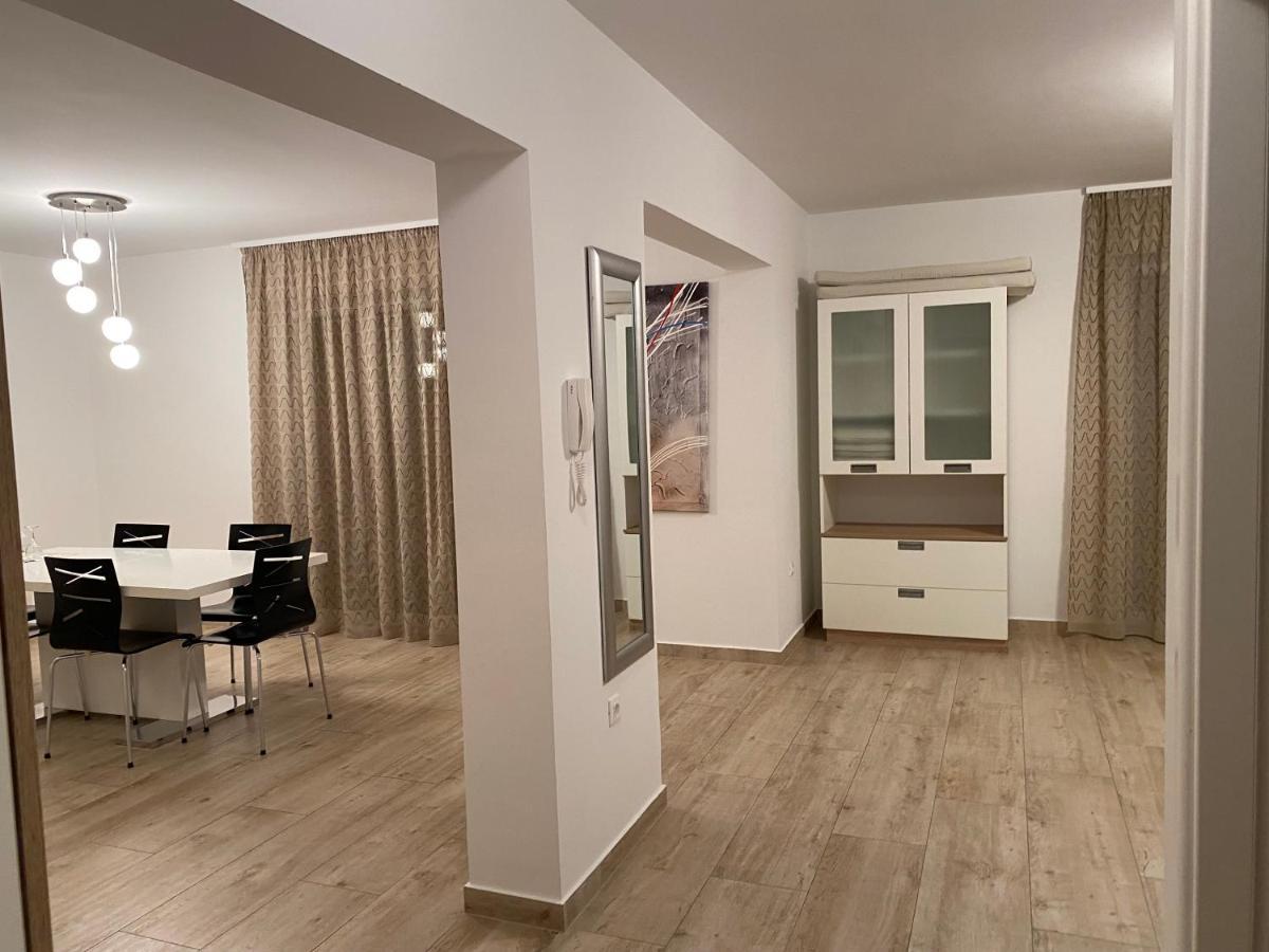 Apartments Carpe Diem Примоштен Екстер'єр фото