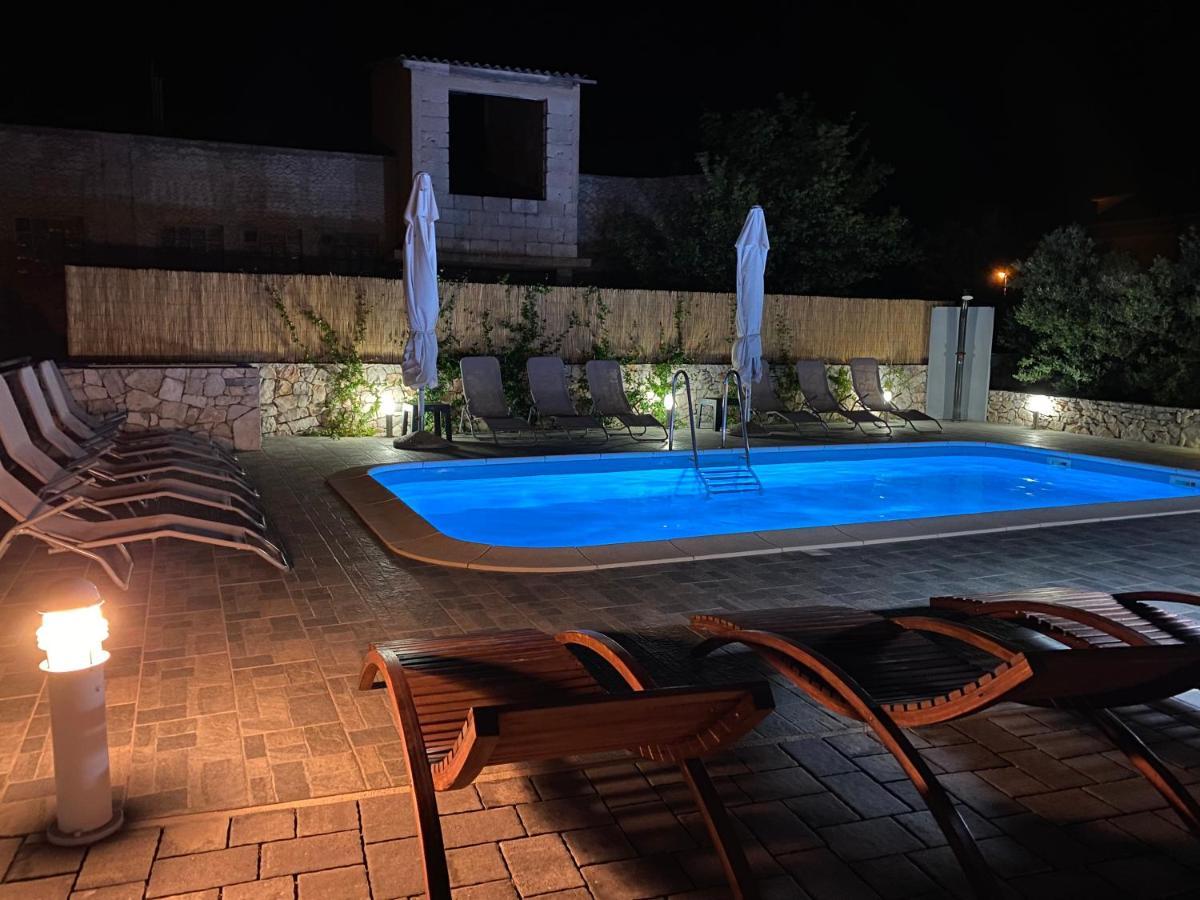 Apartments Carpe Diem Примоштен Екстер'єр фото