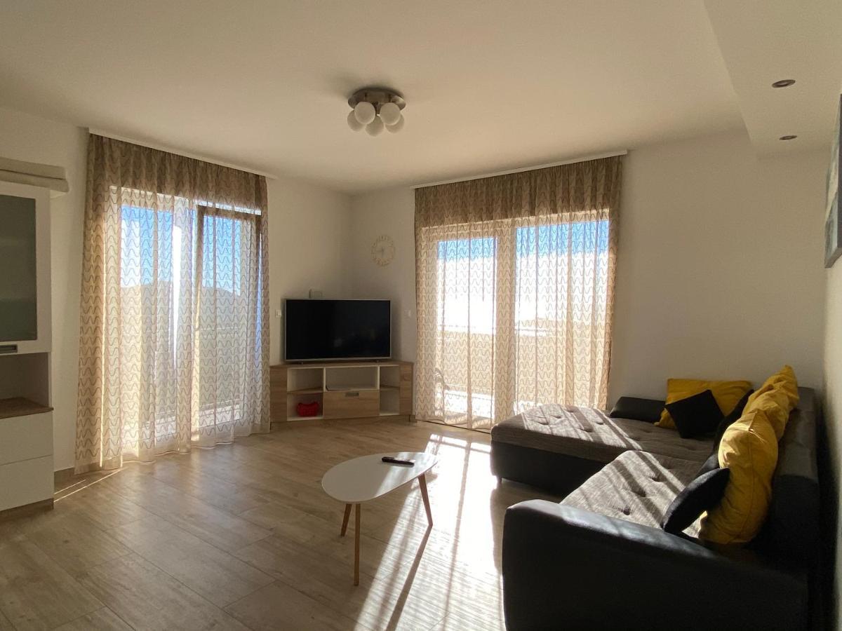 Apartments Carpe Diem Примоштен Екстер'єр фото