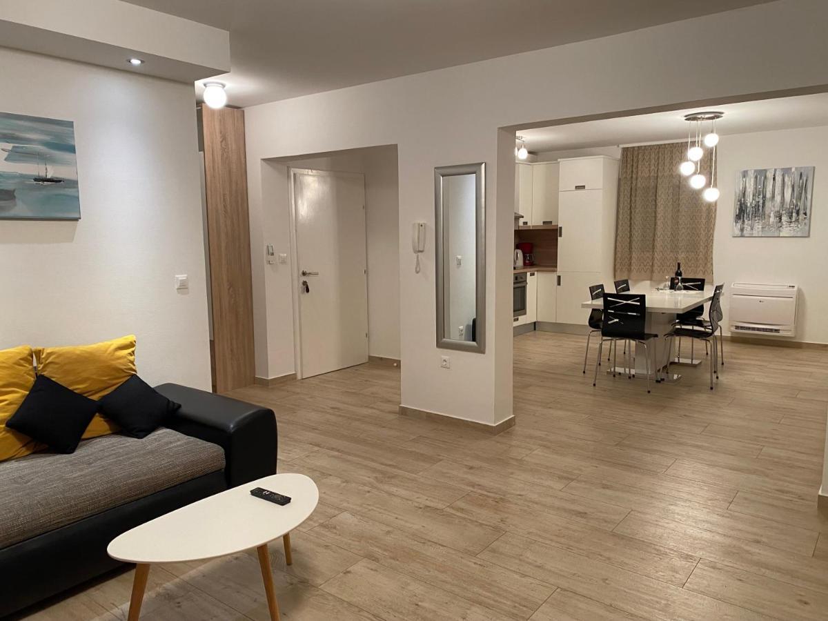 Apartments Carpe Diem Примоштен Екстер'єр фото