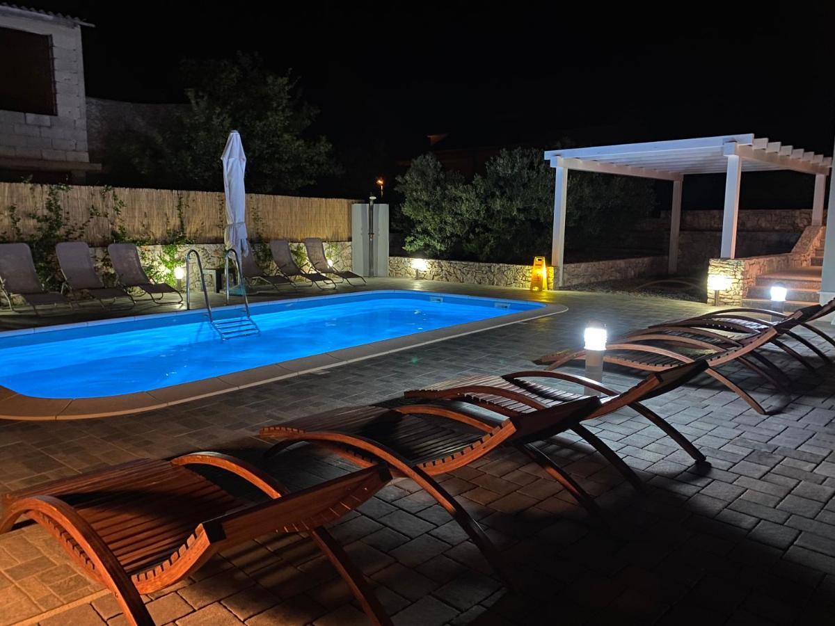 Apartments Carpe Diem Примоштен Екстер'єр фото