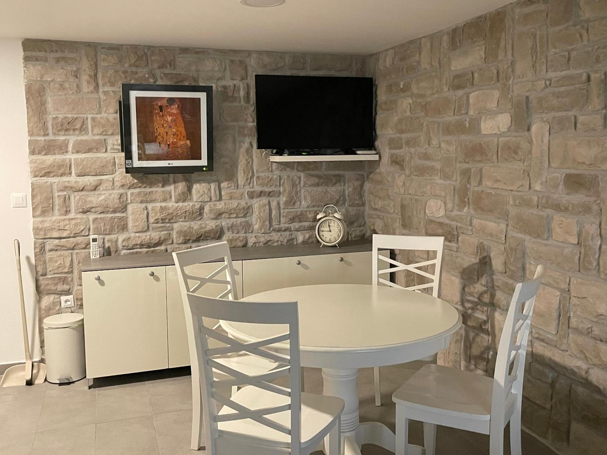 Apartments Carpe Diem Примоштен Номер фото