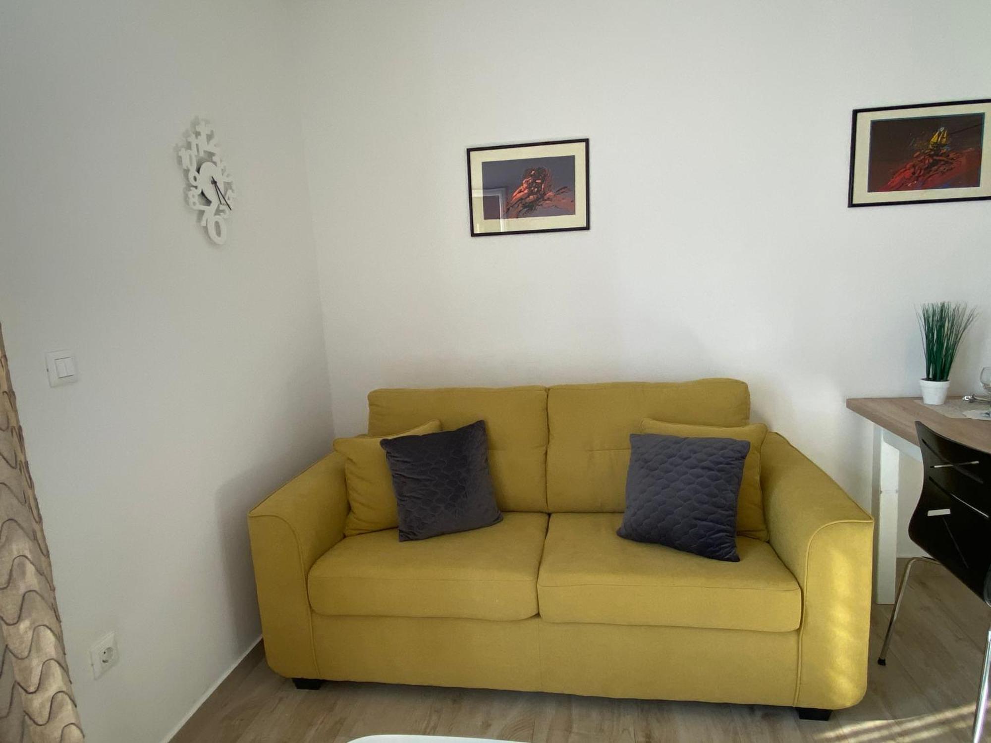 Apartments Carpe Diem Примоштен Номер фото