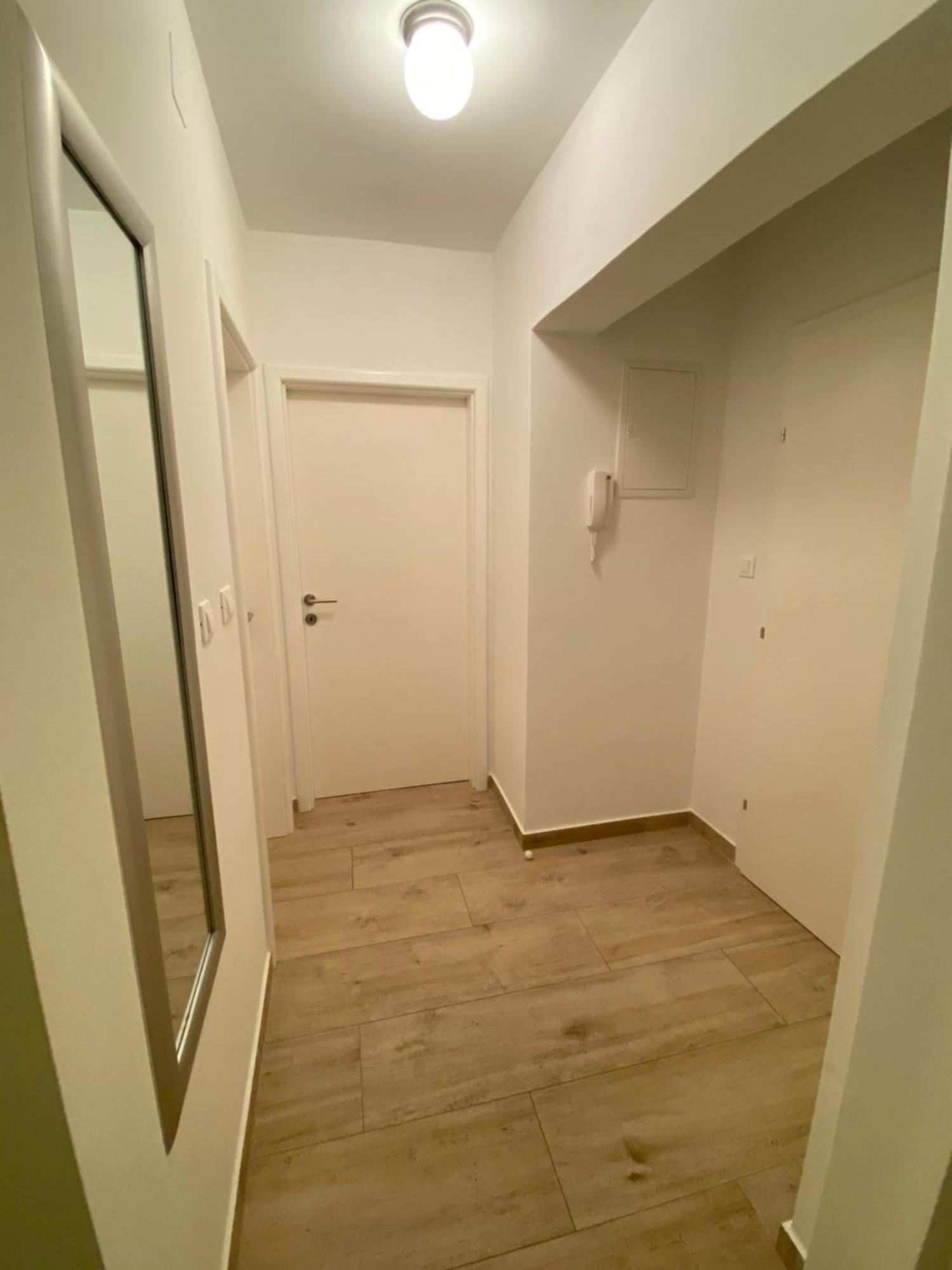 Apartments Carpe Diem Примоштен Екстер'єр фото