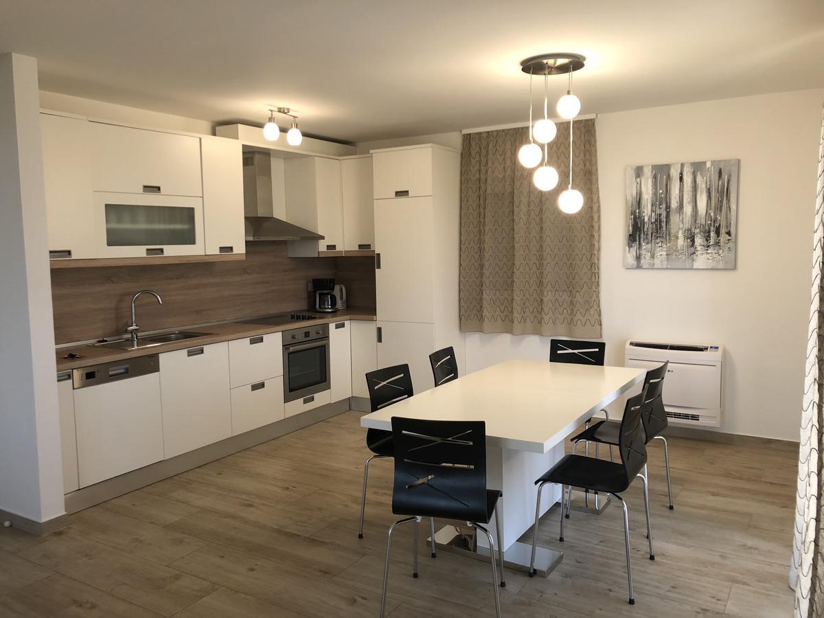 Apartments Carpe Diem Примоштен Екстер'єр фото