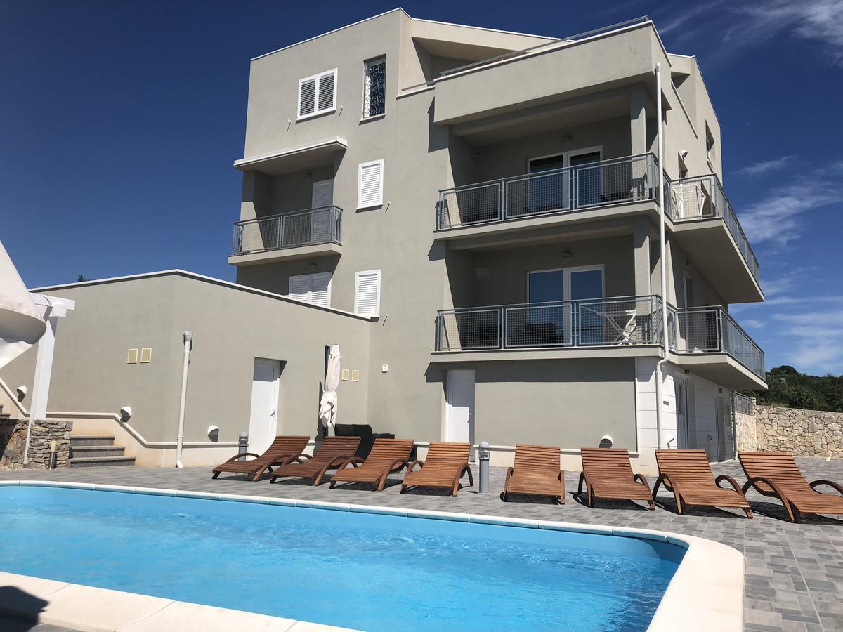 Apartments Carpe Diem Примоштен Екстер'єр фото